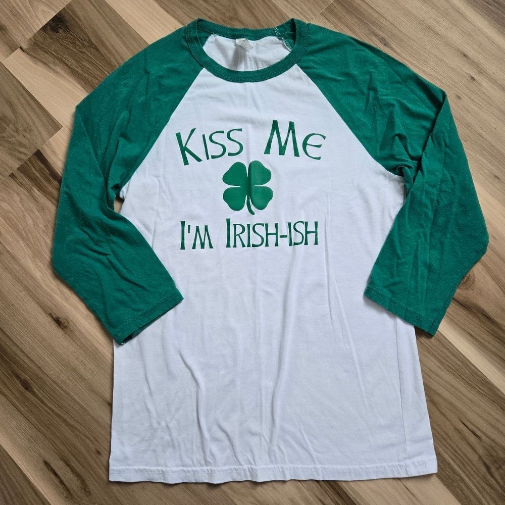 Kiss Me I'm Irish-ish Baseball Tee Women's Size Small 🍀 Saint Paddy's Day Shirt